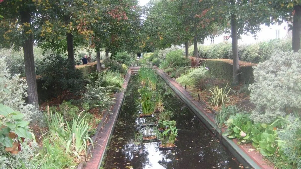 Visite La Promenade Plantée, un chemin de fer devenu jardin