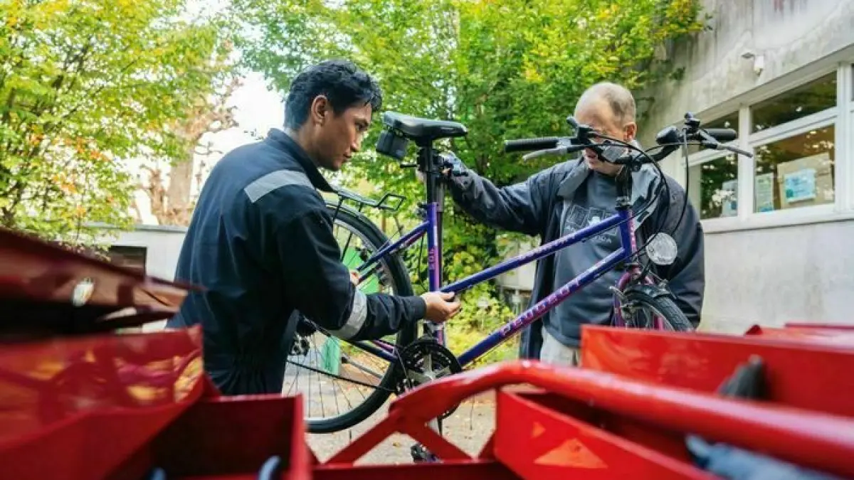 Atelier vélo : apprentissage à l'auto-réparation et stand de sécurité routière