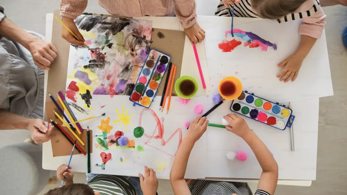 Fresque collective : les enfants dessinent l'océan !