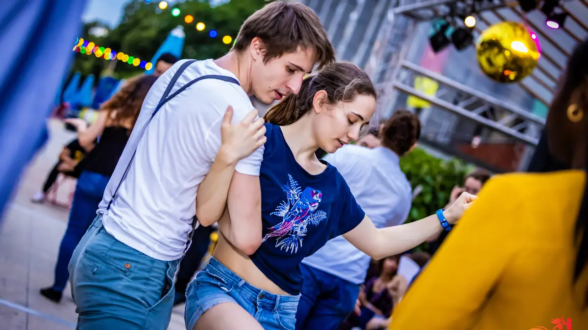 Bal Gratuit Rock 4 Temps moderne des Lionnes