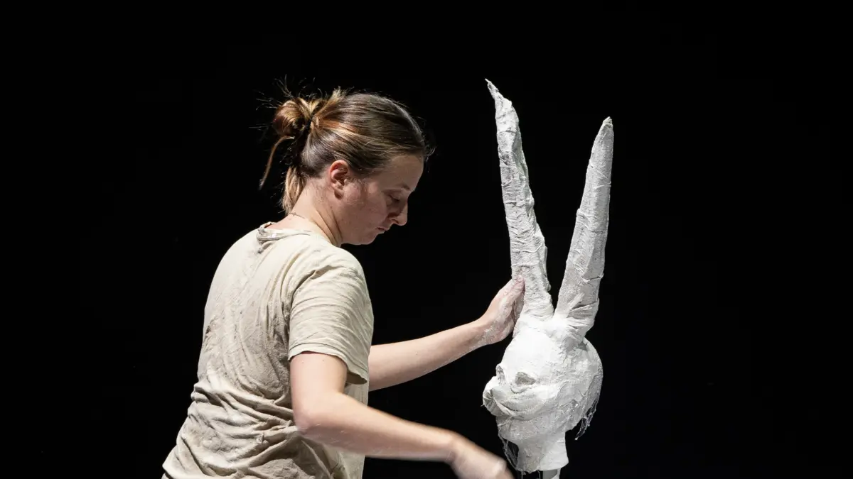 Fragments #14 : Noires Sœurs, chronique d’une famille décomposée / La Chasse au lapin