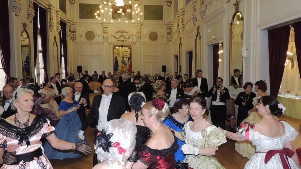 Agenda de nos bals costumés d'automne !