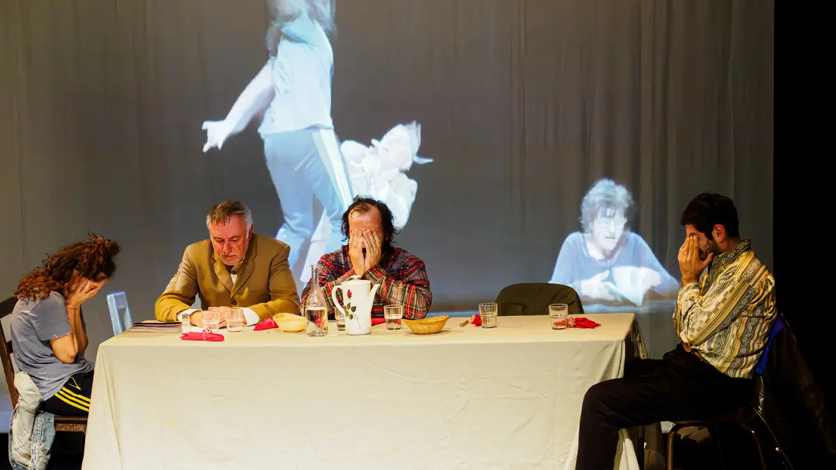 Certains pleurent leurs morts, nous on les chante · Léa Millet
