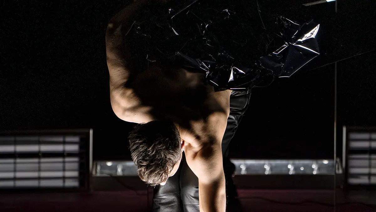 Open my chest and place our tomorrows inside, spectacle d'Emmanuel Eggermont au Carreau du Temple