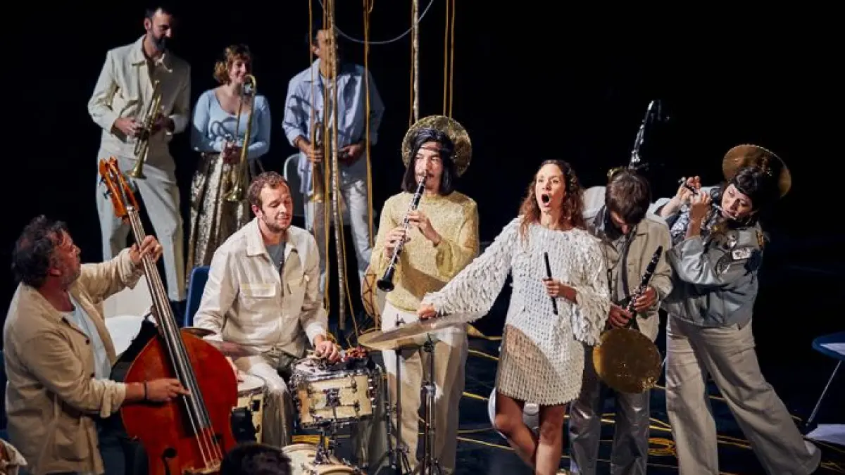 La Symphonie tombée du ciel - Samuel Achache, Florent Hubert, Eve Rissier, Antonin Tri Hoang
