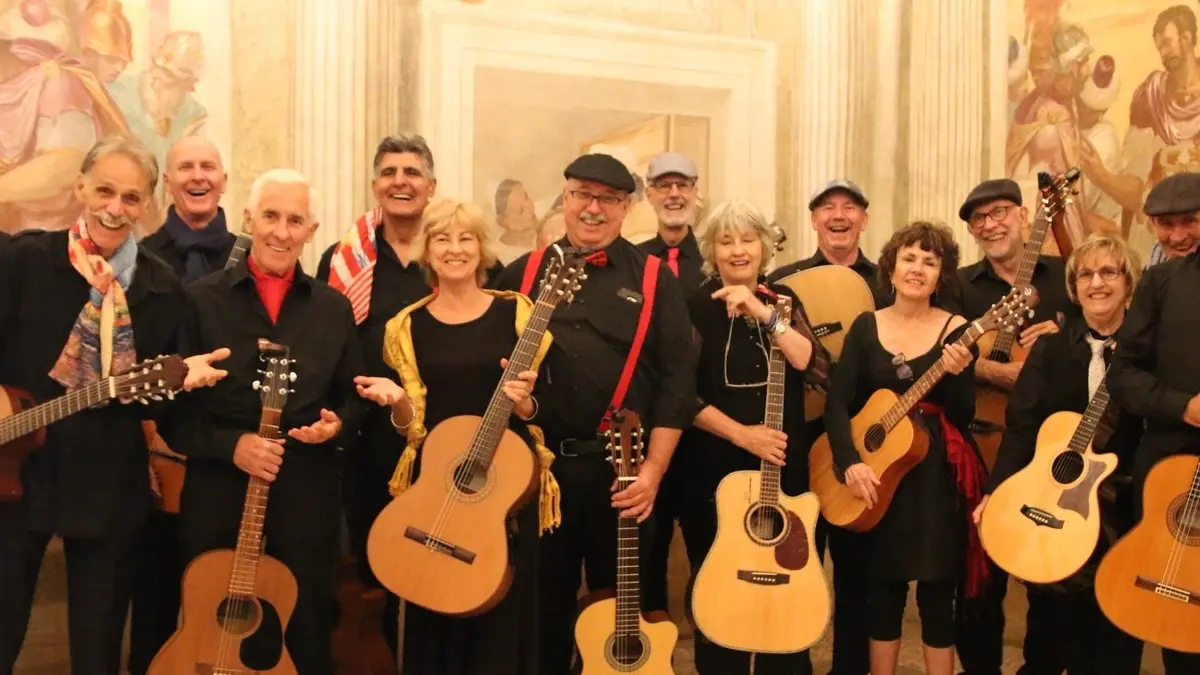 "Sunshine Coast Guitar Orchestra" 20 Guitaristes folks venus d'Australie