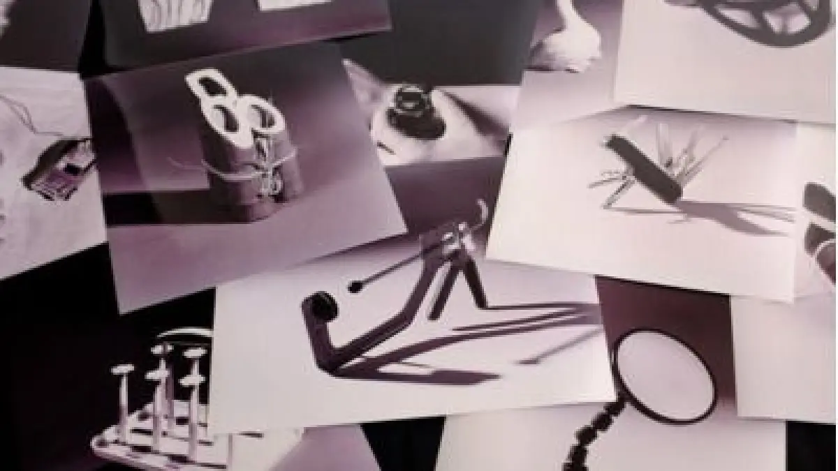Atelier techniques mixtes : collages sur revues