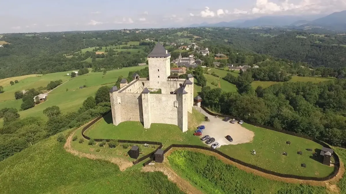 CHATEAU DE MAUVEZIN