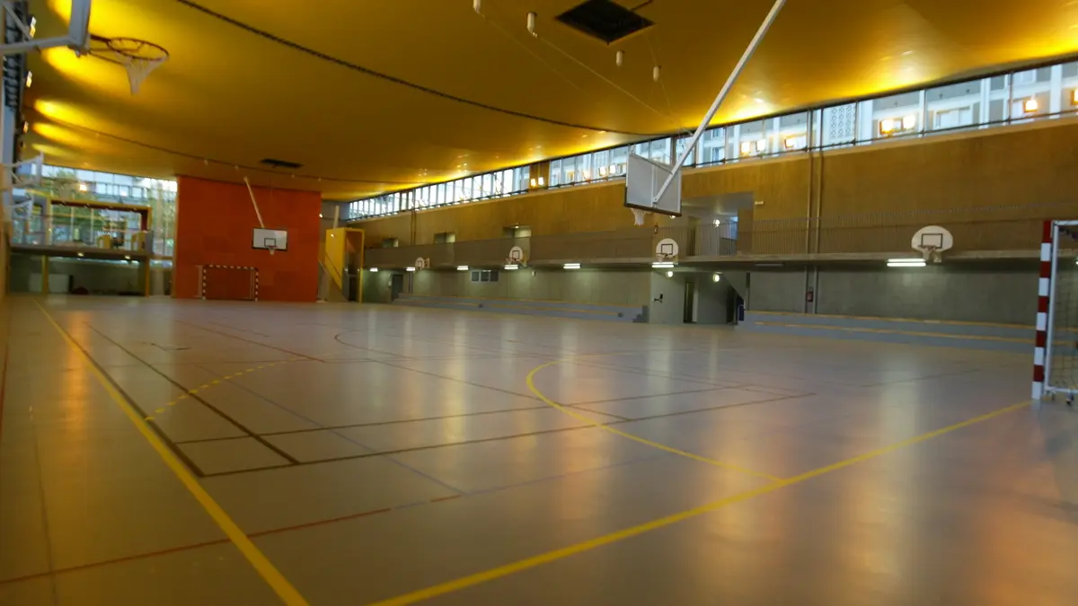Paris sport proximité : badminton, crossfit et gym douce au gymnase Reuilly